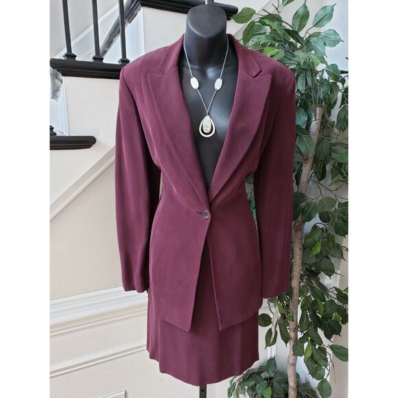 Jones New York 2 Piece Skirt Suit Silk 10 Burgundy Single Breasted 1 Button - Picture 1 of 16